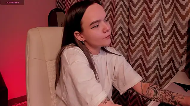 SarahRomantic online show from 4, 8, 2026