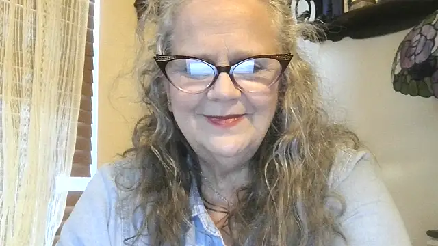 Snapshot of DestineeLoverGirl chatting on 11, 11, 2025 DestineeLoverGirl online show from 11, 11, 2025