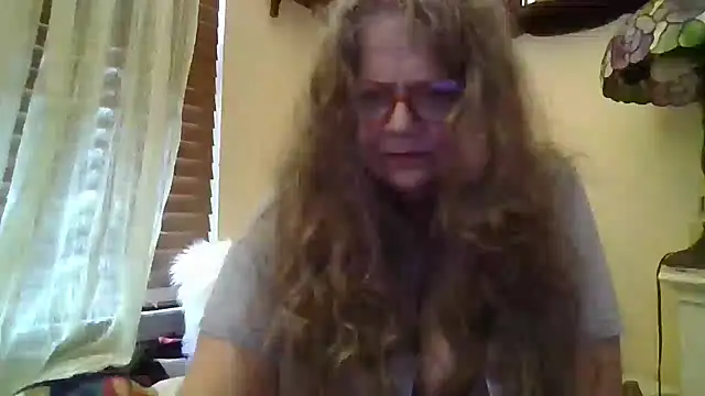 DestineeLoverGirl online show from 27, 3, 2026
