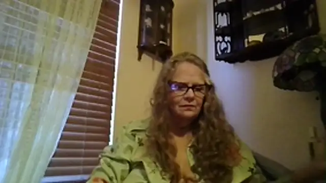 Snapshot of DestineeLoverGirl chatting on 1, 12, 2025 DestineeLoverGirl online show from 1, 12, 2025