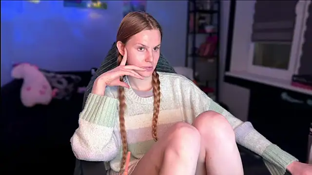 Chanel Gill online show from 21, 12, 2025