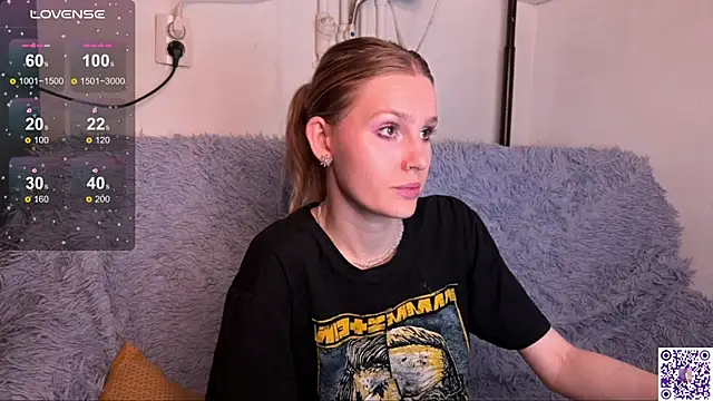 Chanel Gill online show from 23, 10, 2025