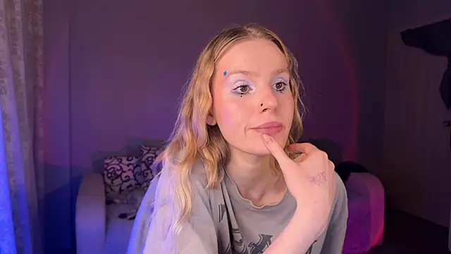 Chanel Gill online show from 10, 9, 2025