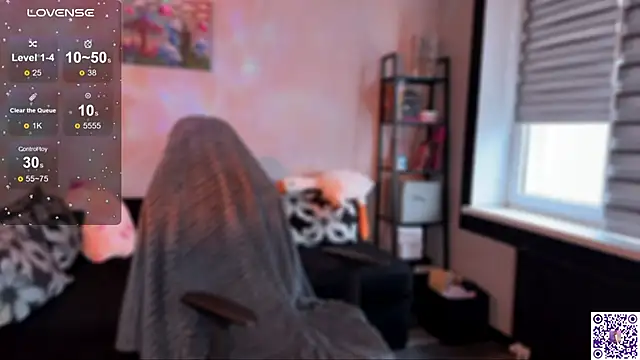 Chanel Gill online show from 9, 11, 2025