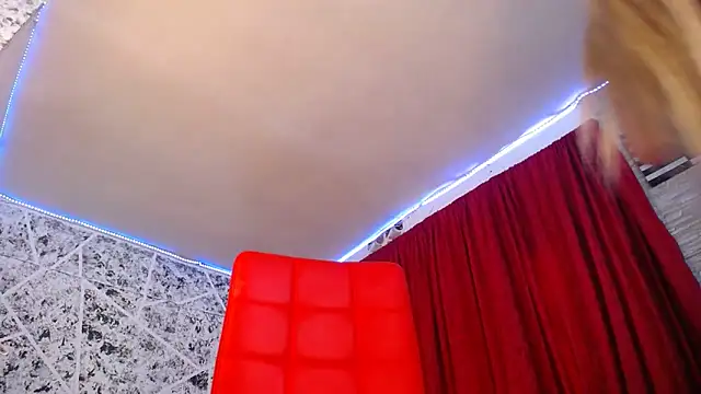 Snapshot of hornytsblonde chatting on 13, 10, 2025 hornytsblonde online show from 13, 10, 2025