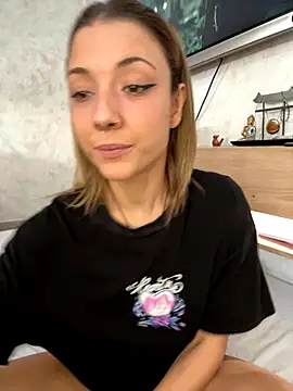 KarlaLuar  online show from 29, 10, 2025