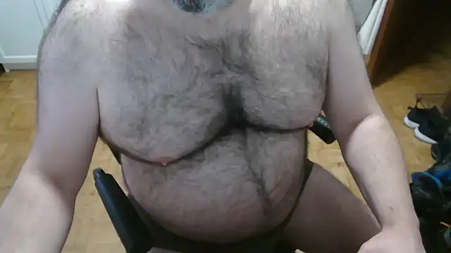 Snapshot of mikeyhotbear chatting on 17, 11, 2025 mikeyhotbear online show from 17, 11, 2025