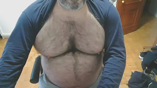 Snapshot of mikeyhotbear chatting on 5, 11, 2025 mikeyhotbear online show from 5, 11, 2025