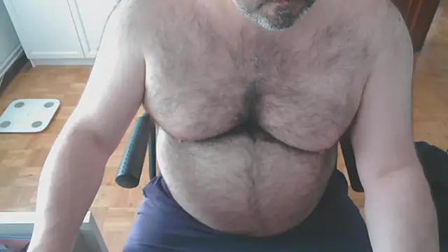 mikeyhotbear online show from 28, 4, 2026