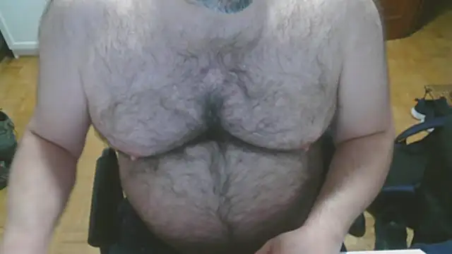 Snapshot of mikeyhotbear chatting on 5, 12, 2025 mikeyhotbear online show from 5, 12, 2025