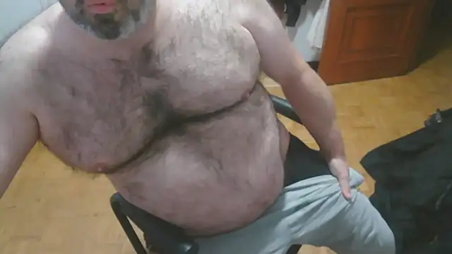 Snapshot of mikeyhotbear chatting on 20, 11, 2025 mikeyhotbear online show from 20, 11, 2025