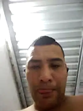 Snapshot of EISONREINA11 chatting on 12, 1, 2026 EISONREINA11 online show from 12, 1, 2026