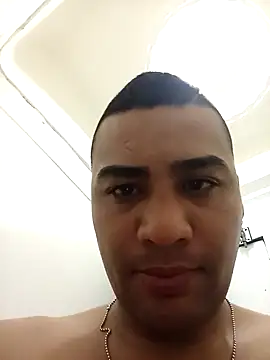 Snapshot of EISONREINA11 chatting on 8, 10, 2025 EISONREINA11 online show from 8, 10, 2025