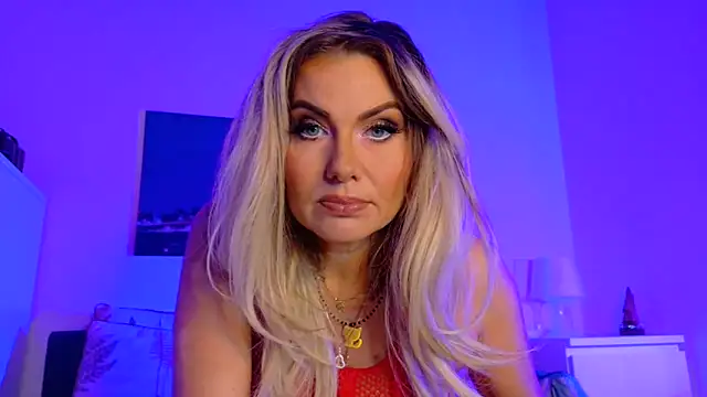 Tinkerbell822 online show from 3, 10, 2025