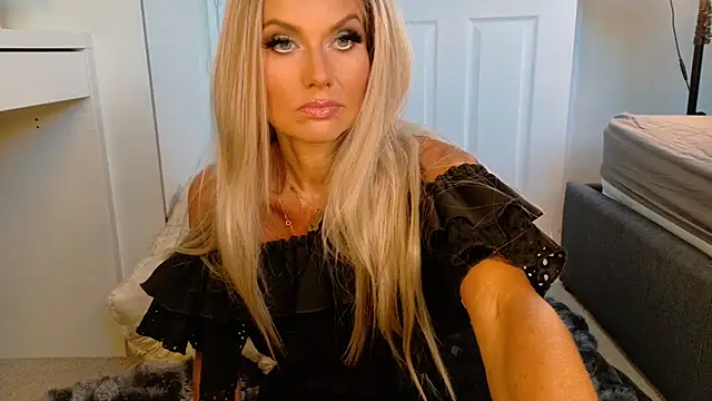 Snapshot of Tinkerbell822 chatting on 9, 7, 2026 Tinkerbell822 online show from 9, 7, 2026