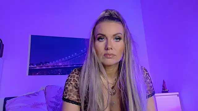 Tinkerbell822 online show from 16, 9, 2025