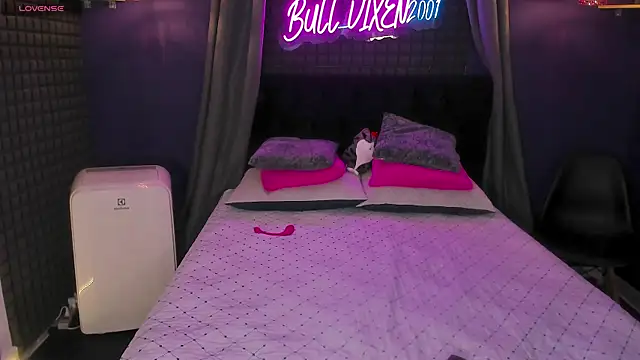 bull vixen2001 online show from 18, 9, 2025