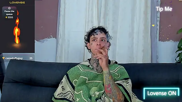 Snapshot of Aron_ford chatting on 8, 10, 2025 Aron ford online show from 8, 10, 2025