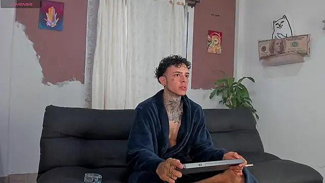 Snapshot of Aron_ford chatting on 17, 10, 2025 Aron ford online show from 17, 10, 2025