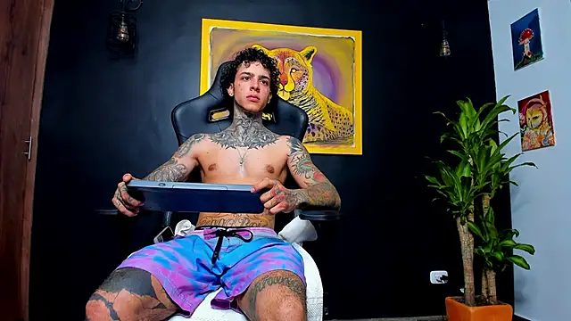 Snapshot of Aron_ford chatting on 28, 1, 2025 Aron ford online show from 28, 1, 2025