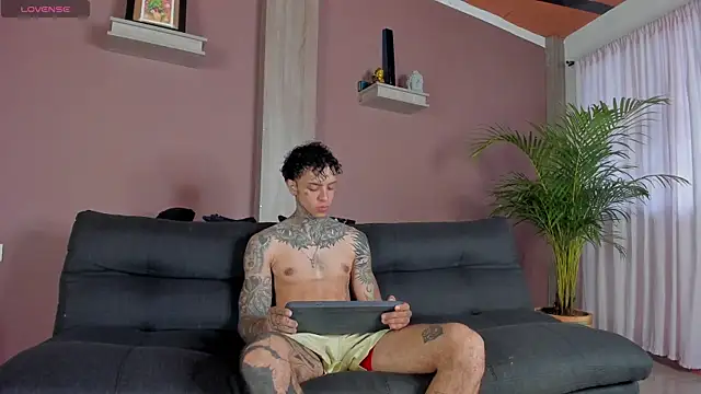 Snapshot of Aron_ford chatting on 24, 11, 2025 Aron ford online show from 24, 11, 2025