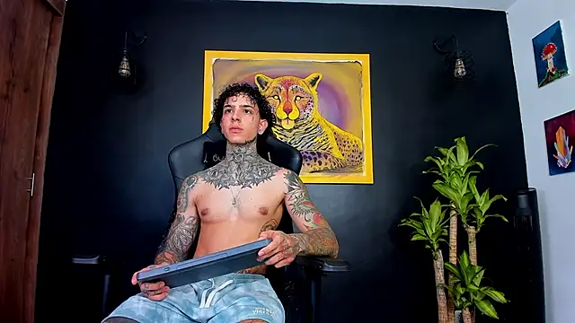 Snapshot of Aron_ford chatting on 8, 1, 2025 Aron ford online show from 8, 1, 2025