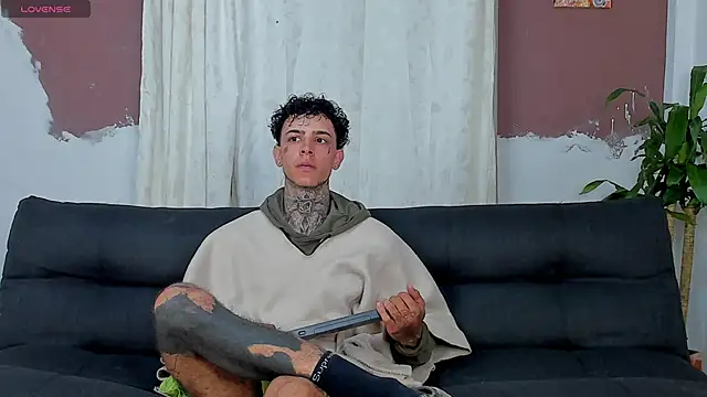 Snapshot of Aron_ford chatting on 11, 10, 2025 Aron ford online show from 11, 10, 2025