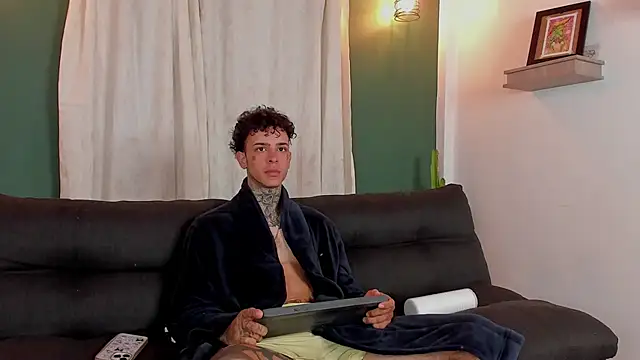 Snapshot of Aron_ford chatting on 5, 11, 2025 Aron ford online show from 5, 11, 2025