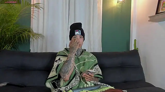 Snapshot of Aron_ford chatting on 14, 11, 2025 Aron ford online show from 14, 11, 2025