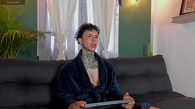 Snapshot of Aron_ford chatting on 8, 11, 2025 Aron ford online show from 8, 11, 2025