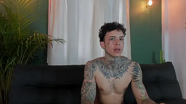 Snapshot of Aron_ford chatting on 6, 11, 2025 Aron ford online show from 6, 11, 2025