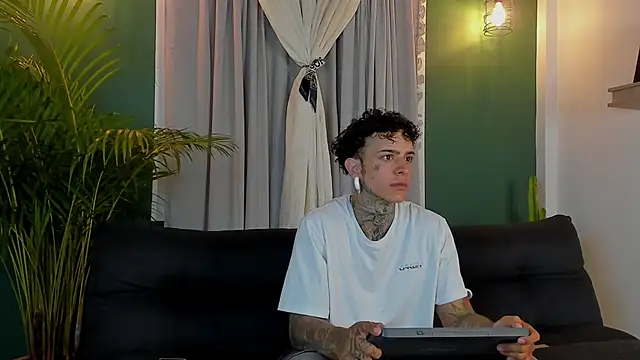 Snapshot of Aron_ford chatting on 1, 11, 2025 Aron ford online show from 1, 11, 2025