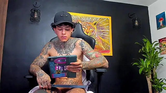 Snapshot of Aron_ford chatting on 8, 2, 2025 Aron ford online show from 8, 2, 2025