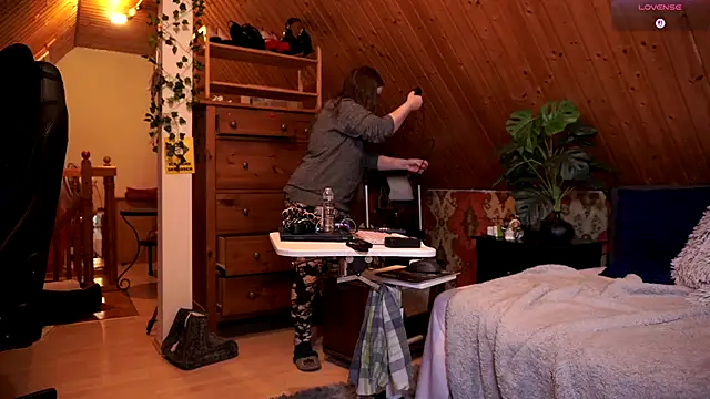 TessaWinter online show from 3, 11, 2025