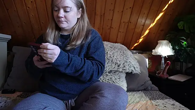 TessaWinter online show from 17, 2, 2025