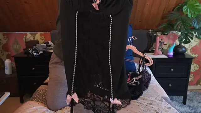 TessaWinter online show from 4, 4, 2026