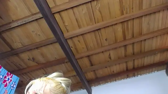 Nicolle Milf online show from 5, 12, 2025