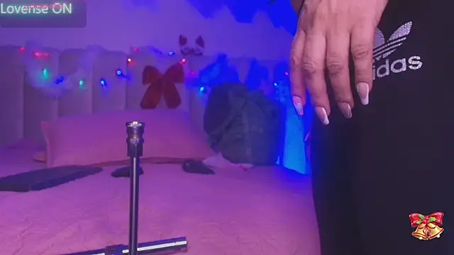 Snapshot of britanyy_ chatting on 4, 12, 2025 britanyy online show from 4, 12, 2025