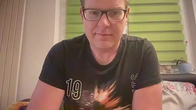 Snapshot of AnnualSunrise chatting on 17, 9, 2025 AnnualSunrise online show from 17, 9, 2025