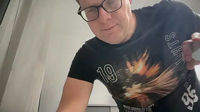 Snapshot of AnnualSunrise chatting on 4, 11, 2025 AnnualSunrise online show from 4, 11, 2025