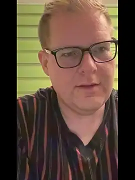 Snapshot of AnnualSunrise chatting on 7, 10, 2025 AnnualSunrise online show from 7, 10, 2025