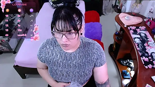 lufek23 online show from 6, 3, 2025