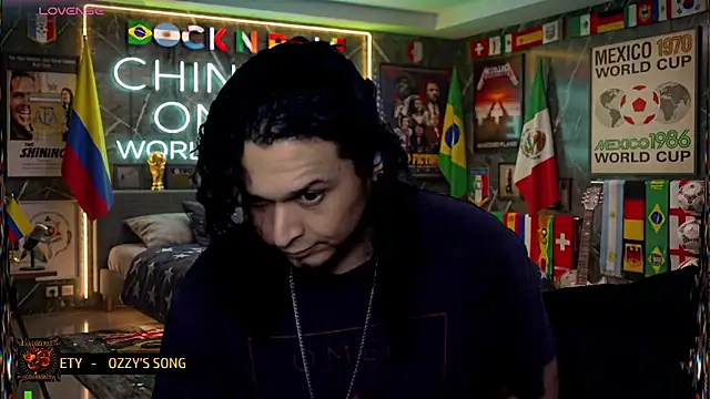 Snapshot of chino_roz chatting on 6, 7, 2026 chino roz online show from 6, 7, 2026