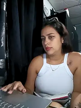 Latina sexy1 online show from 4, 2, 2026