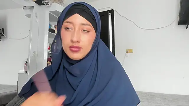 adila anich online show from 18, 9, 2025