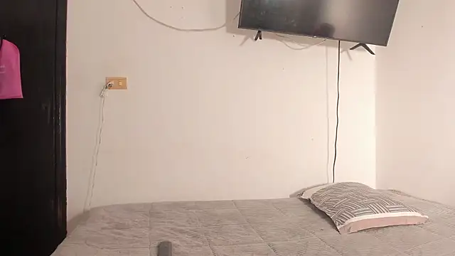 adila anich online show from 6, 10, 2025