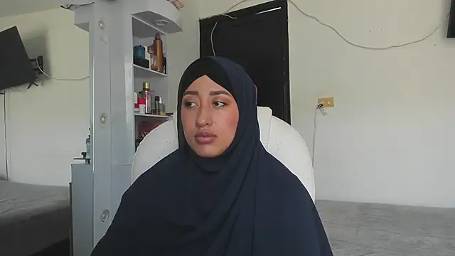 adila anich online show from 28, 9, 2025