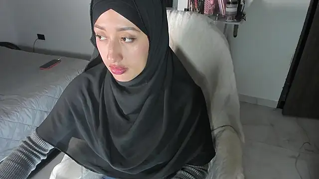 adila anich online show from 10, 2, 2026