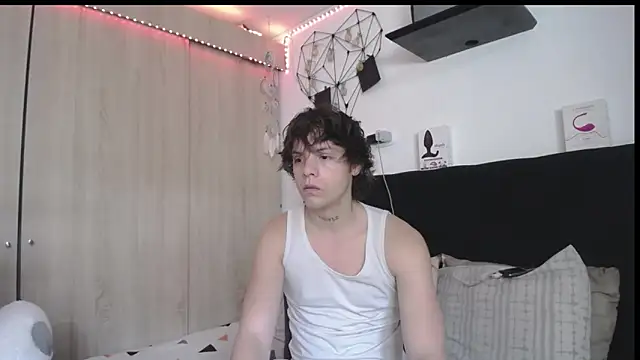 Santiago kiler online show from 18, 4, 2026