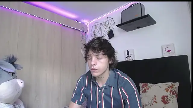 Santiago kiler online show from 7, 4, 2026